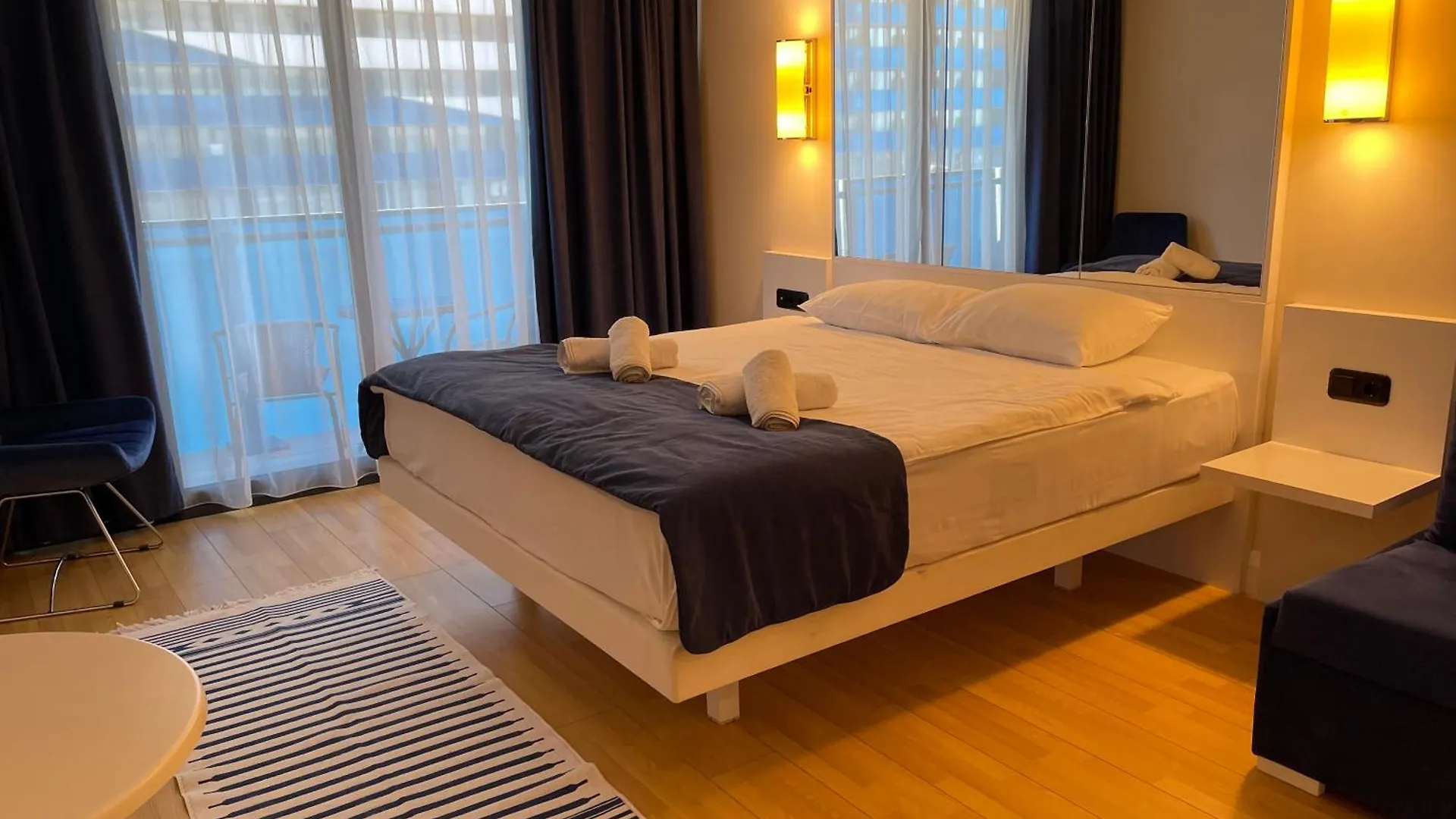 Hotel By The Sea Batumi